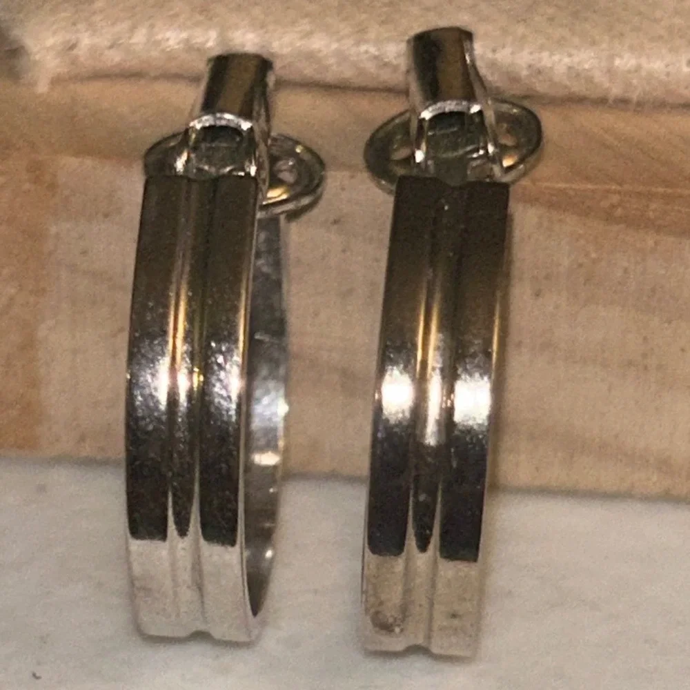 Silver Tone Clip On Hoop Earring Set 2 Pairs Twisted Rope and‎ Polished Smooth